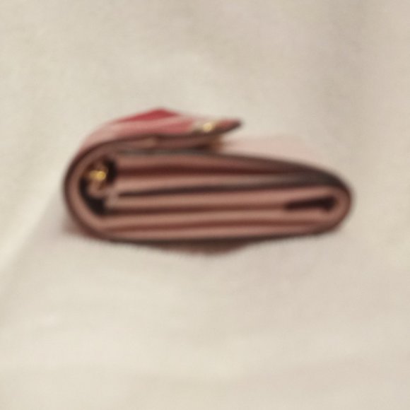 Very Good & RARE LV Zoe Giant Monogram Trifold Wallet in Rouge (Full Inclusion) - Picture 4 of 16